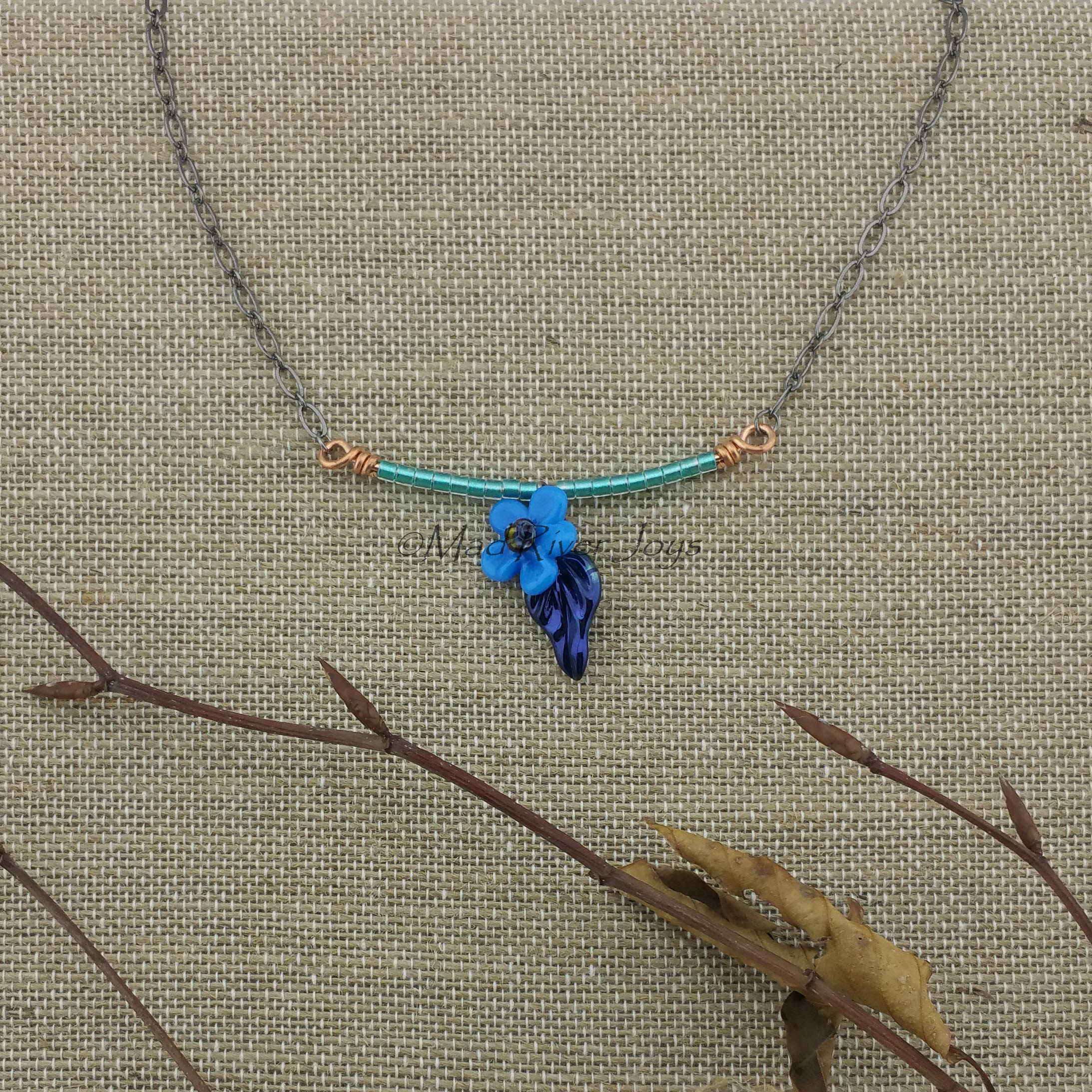 Necklace--Floral Swing--Daisy